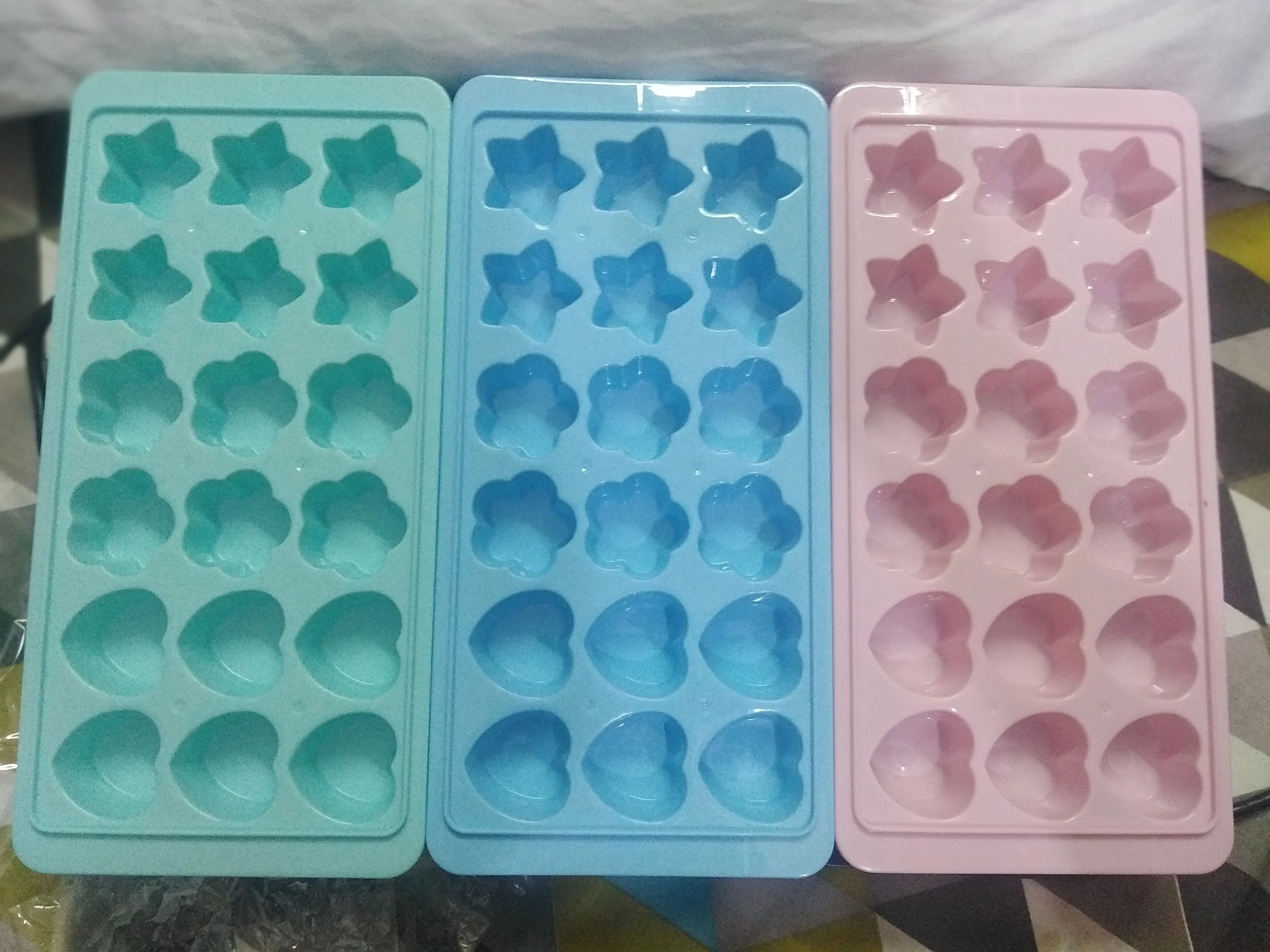 Plastic Ice Cube Tray in Different Shapes